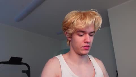 Snapshot of nikki_hard chatting on 12/22/25, 07:49 nikki online show from 12/22/25, 07:49