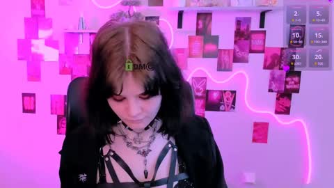 Snapshot of nikki_kiss_ chatting on 04/25/26, 08:50 nikki_kiss_ online show from 04/25/26, 08:50
