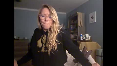nikkib653466 online show from 05/22/26, 10:26