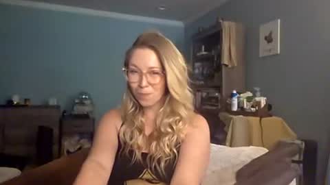 nikkib653466 online show from 06/19/26, 11:41