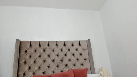 nikkibotero online show from 11/19/25, 12:27