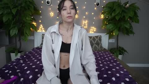 Nikki online show from 02/01/25, 01:20