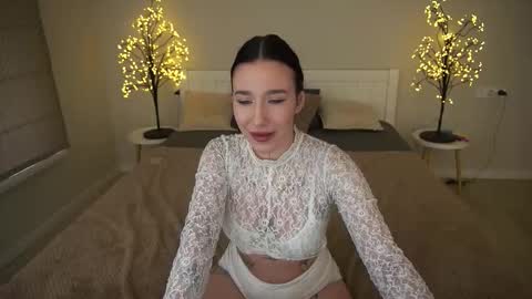 Nikki online show from 09/23/25, 06:16