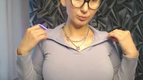 Snapshot of nikkikiss___ chatting on 06/21/26, 02:14 nikkikiss___ online show from 06/21/26, 02:14