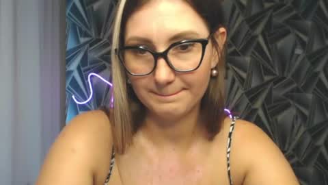Snapshot of nikkikiss___ chatting on 06/25/26, 03:50 nikkikiss___ online show from 06/25/26, 03:50