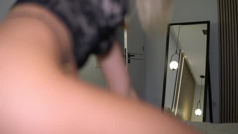 Nicole online show from 11/13/25, 07:29