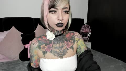 Nikki Ramone   online show from 01/08/25, 03:07