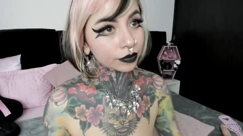 Nikki Ramone   online show from 01/11/25, 06:01