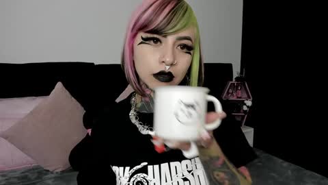 Nikki Ramone   online show from 01/24/25, 11:59