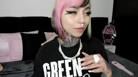 Nikki Ramone   online show from 02/11/25, 12:48