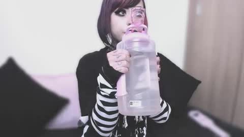 Nikki Ramone   online show from 09/11/25, 10:48