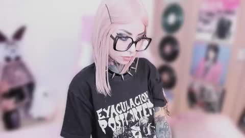 Nikki Ramone   online show from 01/12/26, 11:26