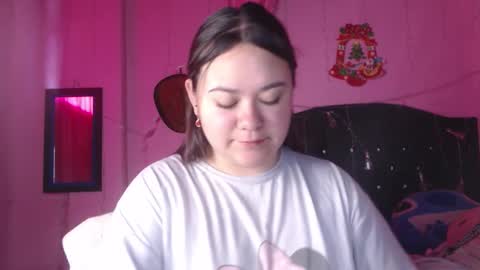 Snapshot of nikkirous_ chatting on 10/05/25, 01:42 Nikkirous online show from 10/05/25, 01:42