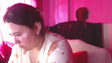 Snapshot of nikkirous_ chatting on 05/15/26, 05:20 Nikkirous online show from 05/15/26, 05:20