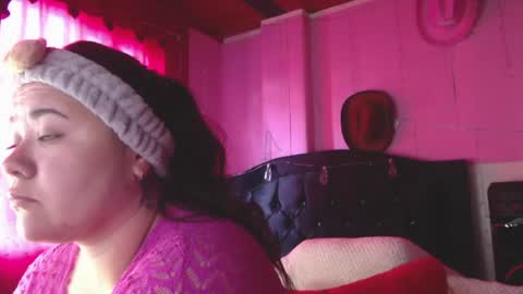 Snapshot of nikkirous_ chatting on 05/19/26, 01:17 Nikkirous online show from 05/19/26, 01:17