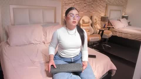 Y E S I online show from 01/15/26, 12:43