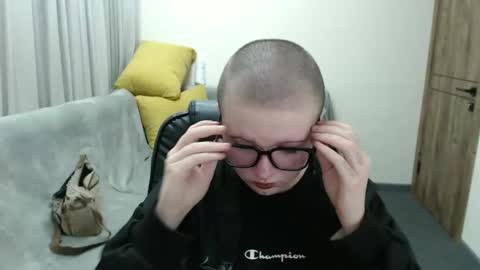 nikkysnow online show from 09/17/25, 08:05