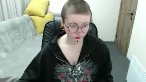 nikkysnow online show from 10/14/25, 08:04