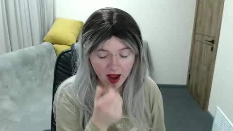 nikkysnow online show from 10/19/25, 08:04