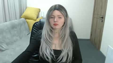 nikkysnow online show from 10/24/25, 08:33
