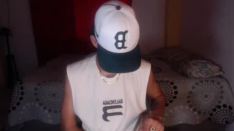 niklaus_wolf online show from 11/12/25, 08:08