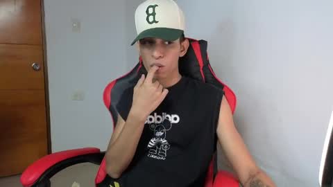 niklaus_wolf online show from 04/13/26, 01:44