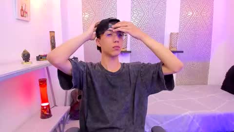    online show from 12/04/25, 04:55