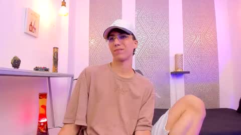    online show from 12/05/25, 04:21