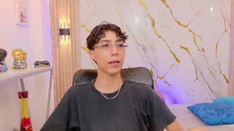 Snapshot of nikolay_gregori chatting on 06/18/26, 09:14 online show from 06/18/26, 09:14