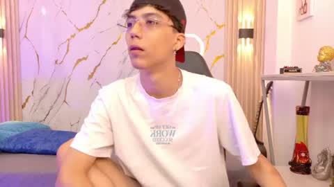Snapshot of nikolay_gregori chatting on 07/17/26, 04:19 online show from 07/17/26, 04:19