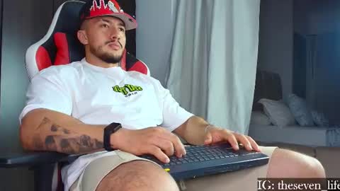 Snapshot of nikolaylisin chatting on 07/10/26, 05:45 Niko online show from 07/10/26, 05:45