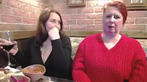 Snapshot of nikolettared chatting on 12/18/24, 06:46 Nikoletta online show from 12/18/24, 06:46