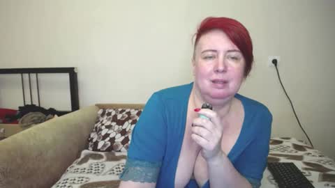 Snapshot of nikolettared chatting on 12/19/24, 10:10 Nikoletta online show from 12/19/24, 10:10
