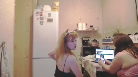 Snapshot of nikolettared chatting on 12/29/24, 04:19 Nikoletta online show from 12/29/24, 04:19