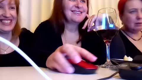 Snapshot of nikolettared chatting on 01/22/25, 03:40 Nikoletta online show from 01/22/25, 03:40