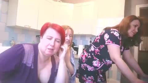 Snapshot of nikolettared chatting on 01/27/25, 10:27 Nikoletta online show from 01/27/25, 10:27