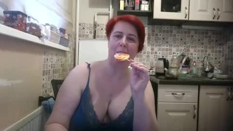Snapshot of nikolettared chatting on 02/01/25, 07:36 Nikoletta online show from 02/01/25, 07:36
