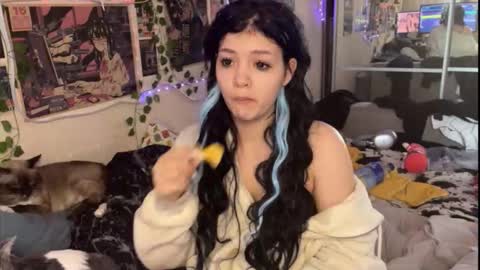 nikoli_naw online show from 10/24/25, 01:57