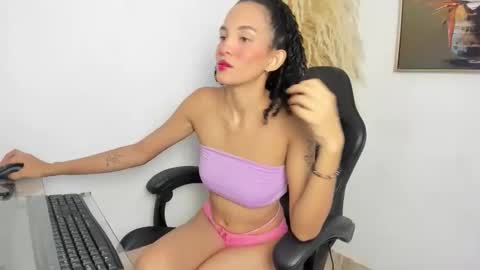 nikoll_evanss online show from 10/23/25, 03:33