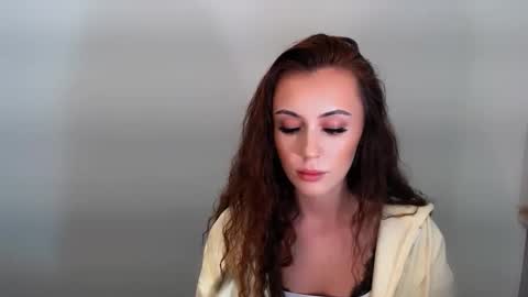 nikonara_ online show from 11/18/25, 02:43