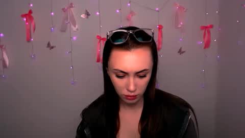 nikonara_ online show from 04/27/26, 12:14