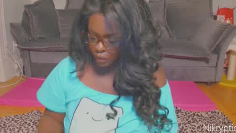 Nikole online show from 11/29/25, 08:39