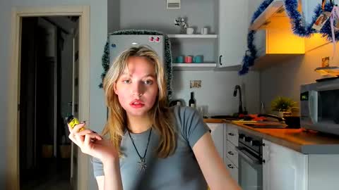 Veronica online show from 12/23/24, 06:37