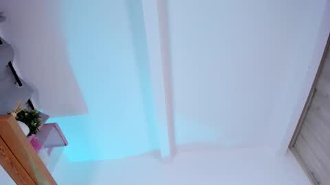 niky_vega1 online show from 03/25/26, 10:49