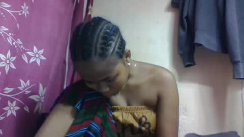 nilah online show from 11/28/25, 03:09