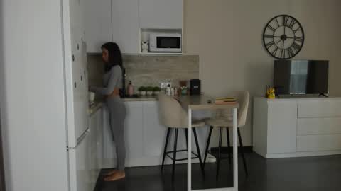 Bella online show from 09/17/25, 01:24