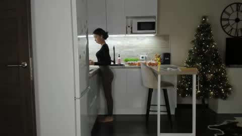 Bella online show from 12/13/25, 09:20