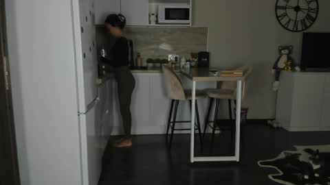 Bella online show from 04/08/26, 05:13