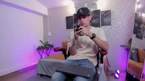 Nils online show from 10/07/25, 03:25