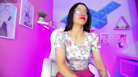 Snapshot of nina__dixon chatting on 01/23/25, 08:13 Nina online show from 01/23/25, 08:13